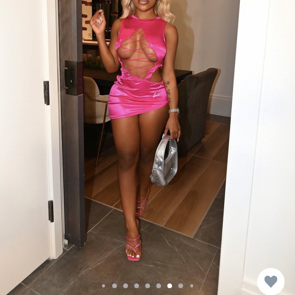 Gsuwoo discontinued dress size M in the color pink NEVER WORN